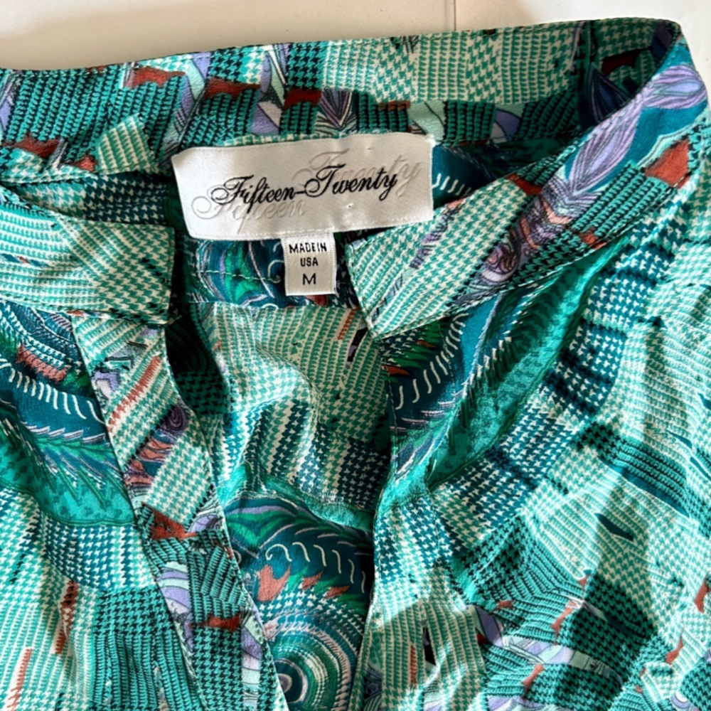 Fifteeen twenty pull on collarless pattern blouse green blue size medium - Picture 5 of 6
